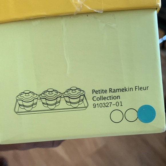 Le Creuset Blue Petite Ramekins with Tray Fleur Collection - Picture 10 of 10